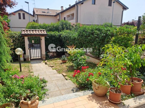 casa indipendente in vendita a Magenta
