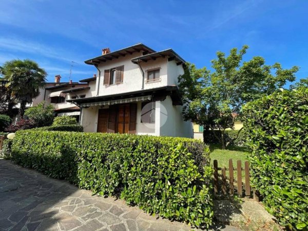 casa indipendente in vendita a Magenta