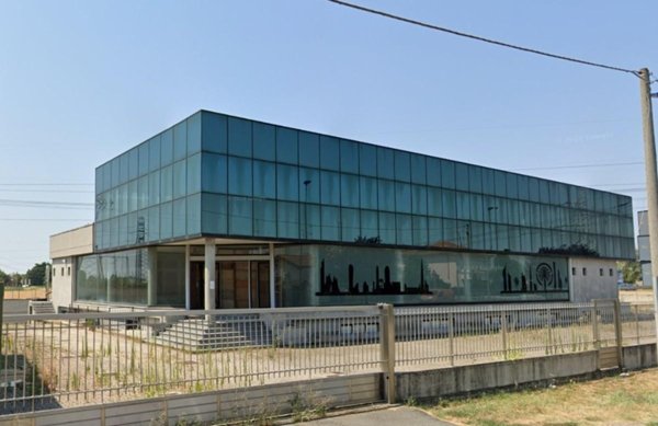 locale commerciale in vendita a Magenta