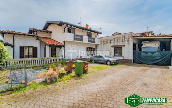 casa indipendente in vendita a Magenta