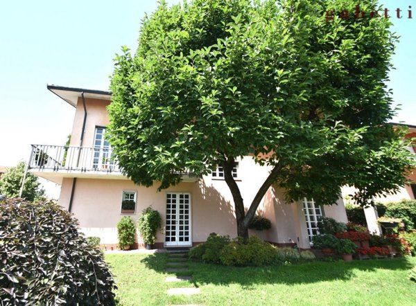casa indipendente in vendita a Magenta