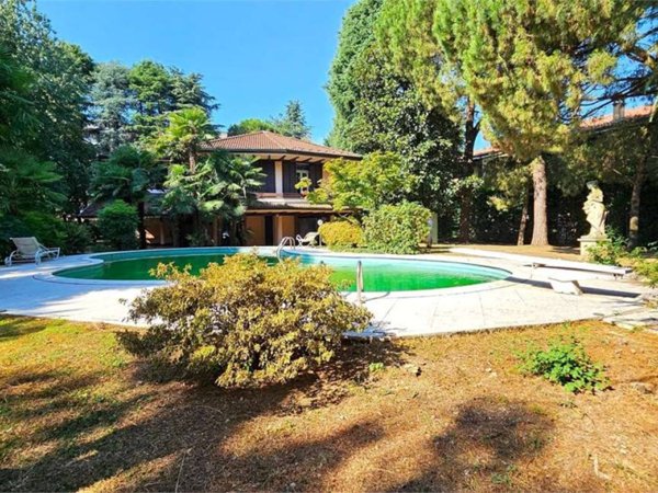 casa indipendente in vendita a Magenta