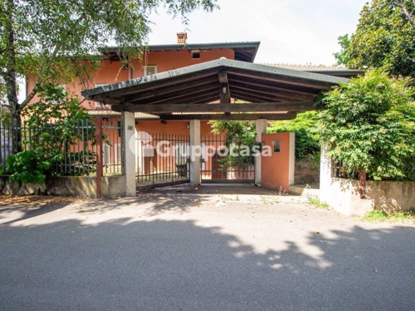 casa indipendente in vendita a Magenta