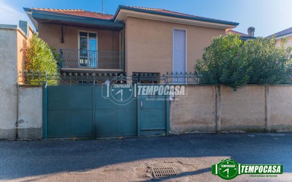 casa indipendente in vendita a Magenta