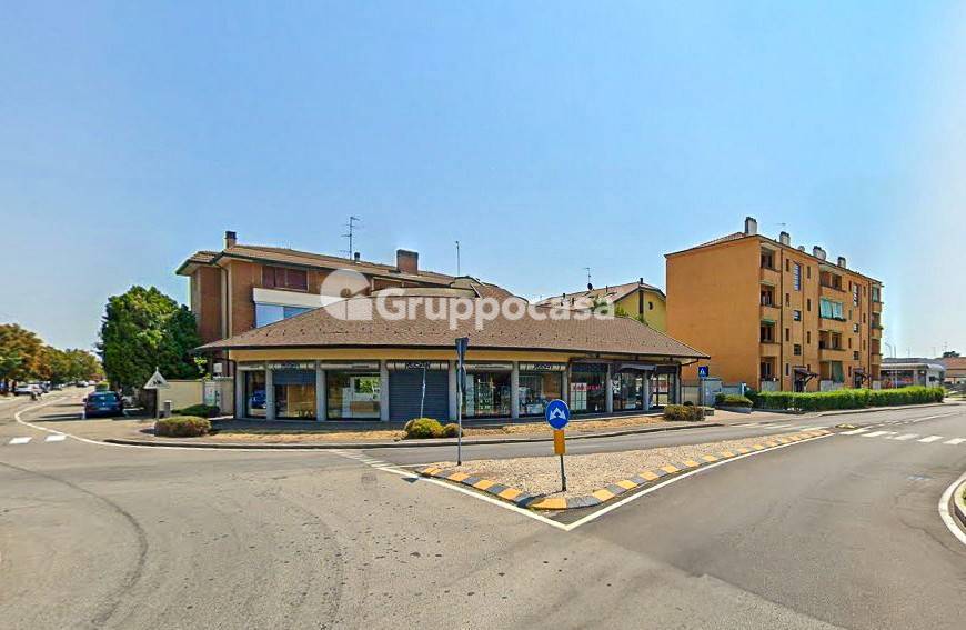 locale commerciale in vendita a Magenta