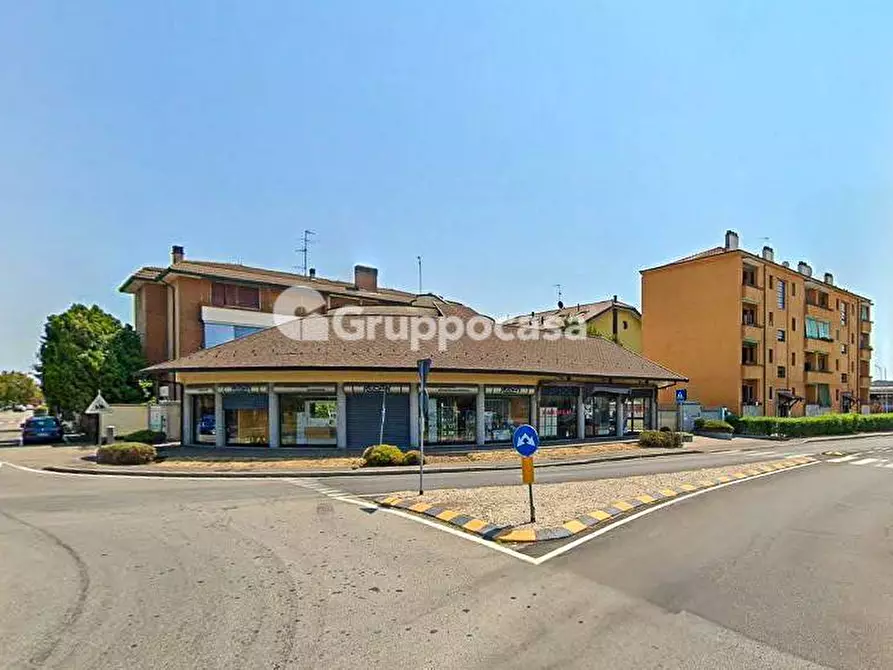 locale commerciale in vendita a Magenta