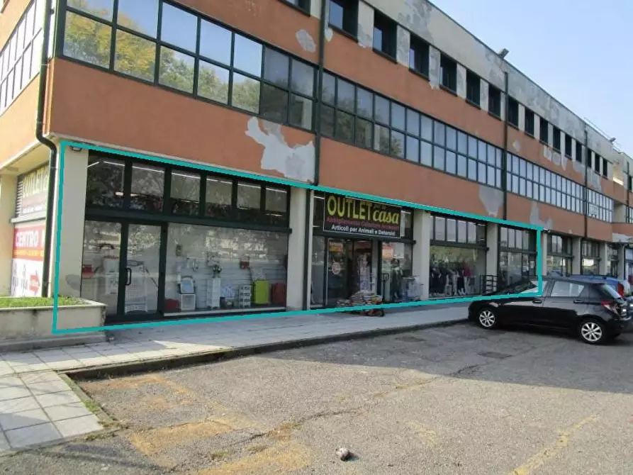locale commerciale in vendita a Magenta
