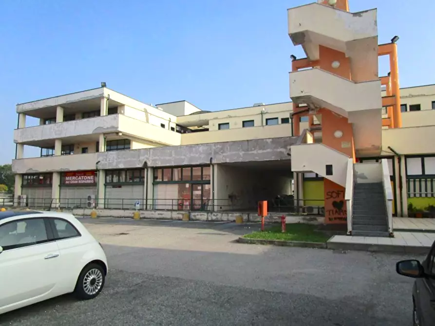 locale di sgombero in vendita a Magenta