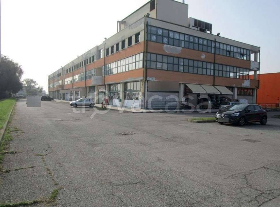 negozio in vendita a Magenta