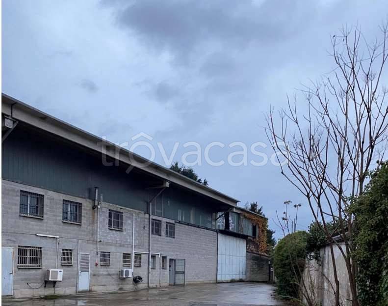 capannone in vendita a Magenta