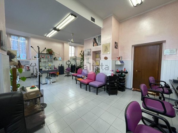 locale commerciale in vendita a Magenta