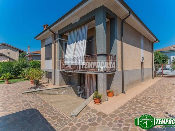 casa indipendente in vendita a Magenta in zona Ponte Nuovo