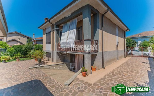 casa indipendente in vendita a Magenta in zona Ponte Nuovo