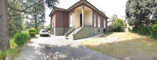 casa indipendente in vendita a Magenta