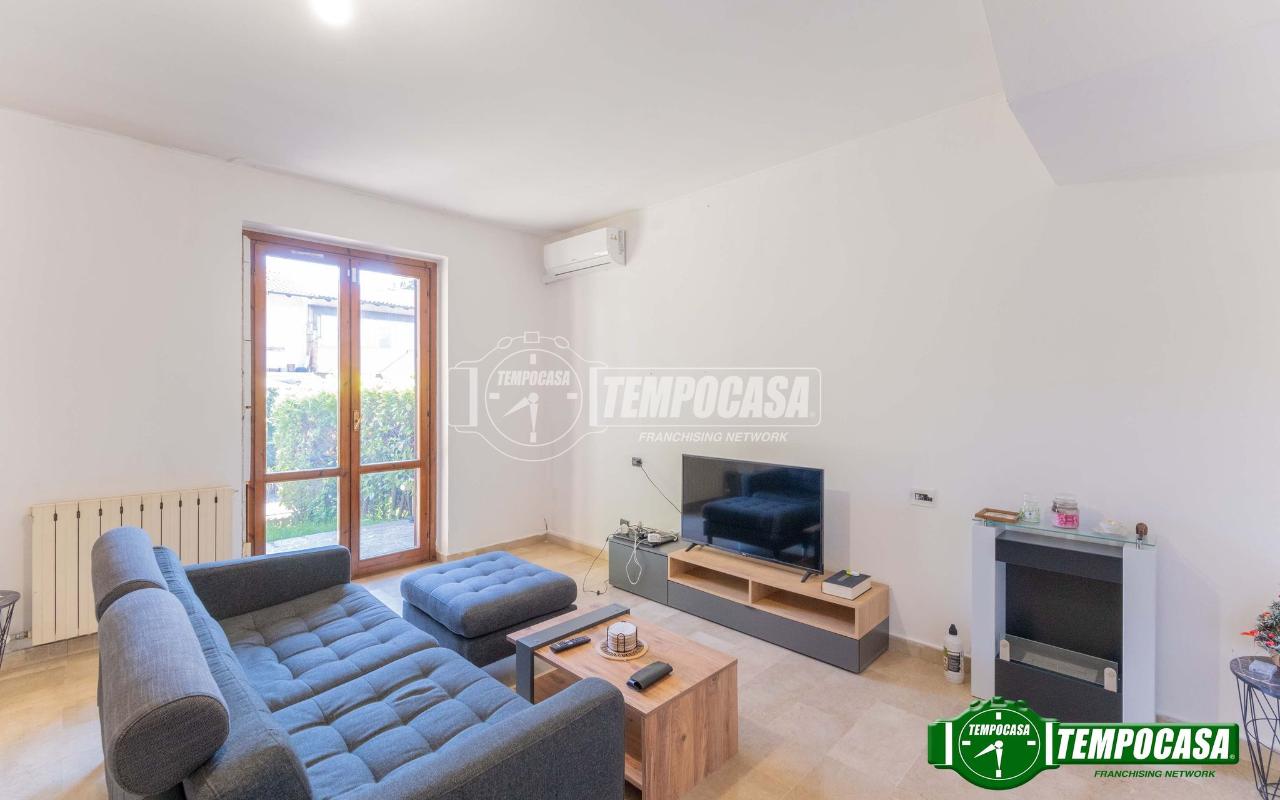 casa indipendente in vendita a Magenta