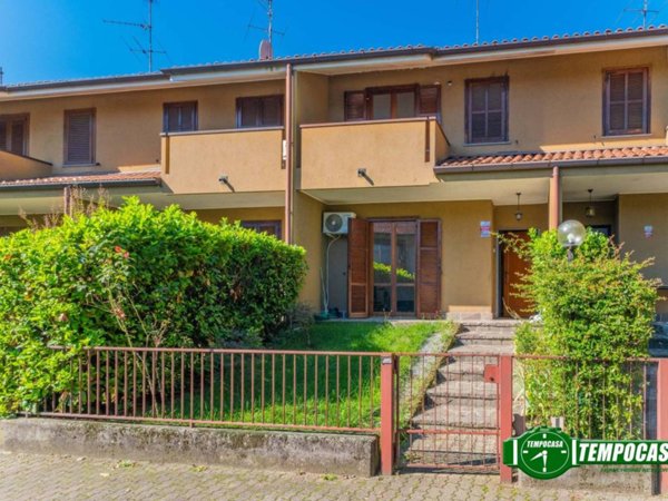 casa indipendente in vendita a Magenta