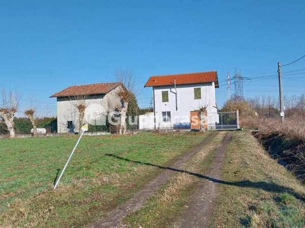 casa indipendente in vendita a Magenta