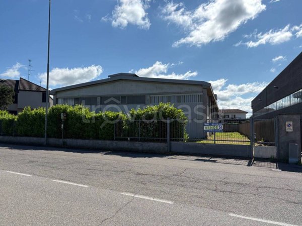 locale commerciale in vendita a Magenta