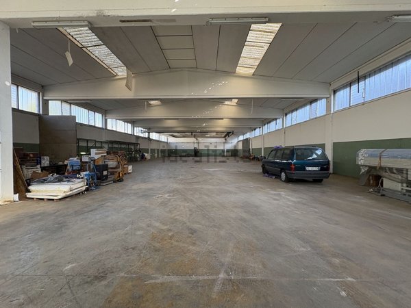 capannone in vendita a Magenta