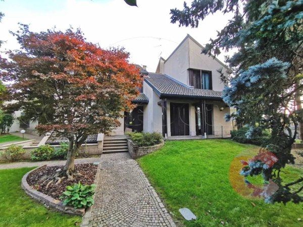 casa indipendente in vendita a Magenta