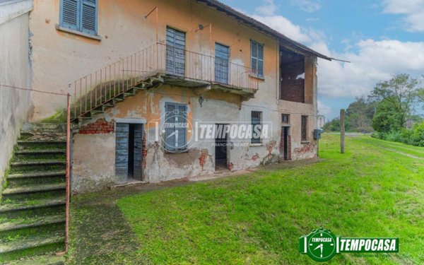 appartamento in vendita a Magenta in zona Ponte Vecchio