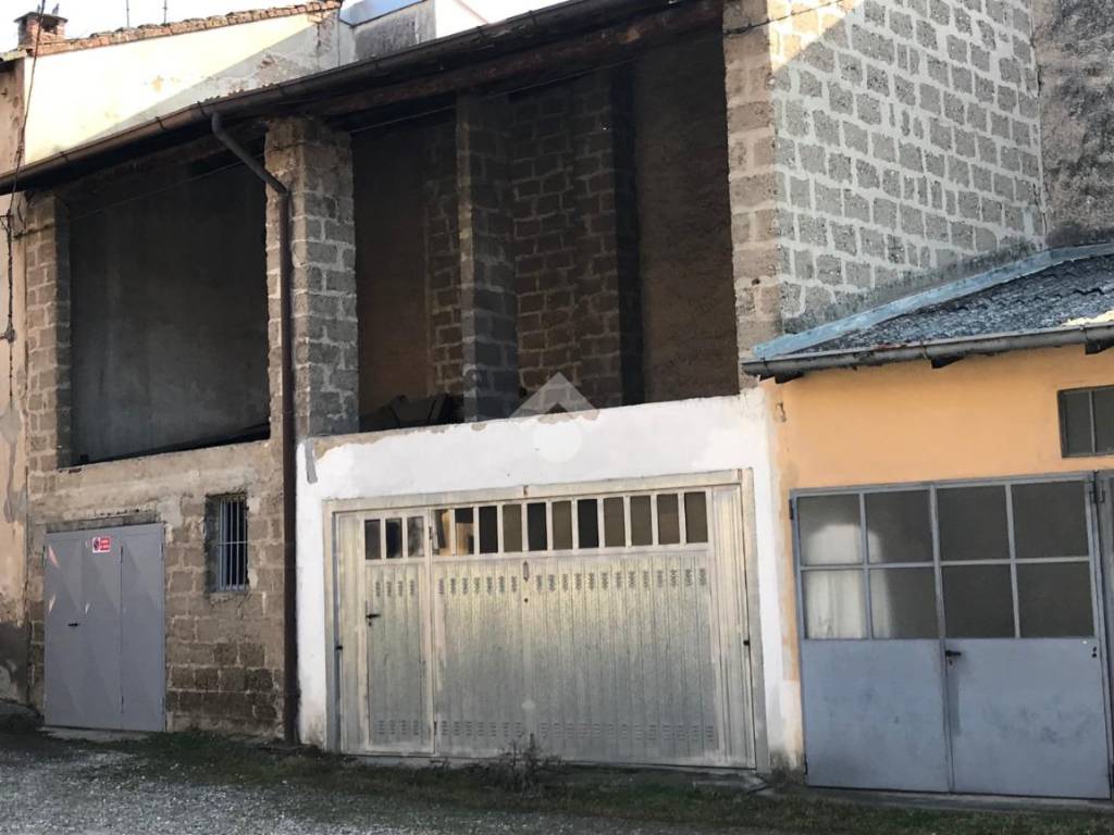 casa indipendente in vendita a Magenta