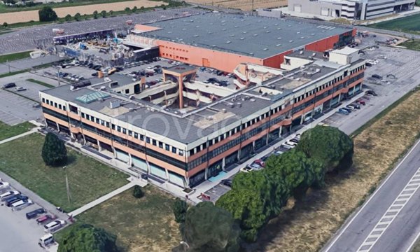 locale commerciale in vendita a Magenta