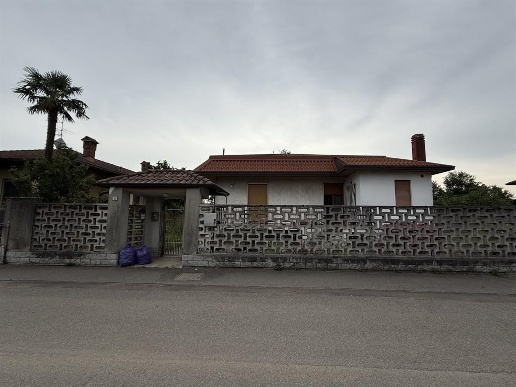 casa indipendente in vendita a Magenta