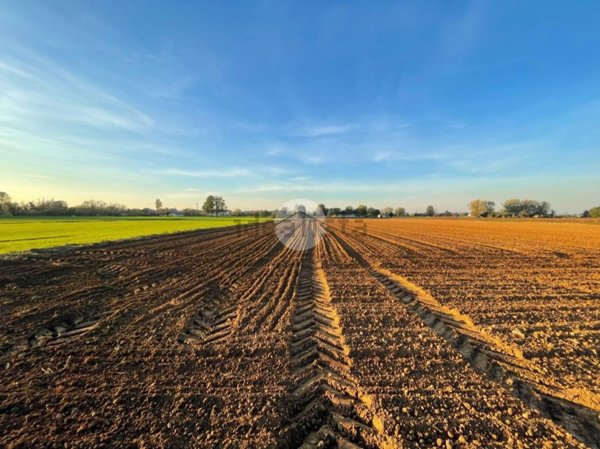 terreno edificabile in vendita a Magenta in zona Ponte Vecchio