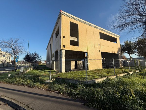 capannone in vendita a Magenta