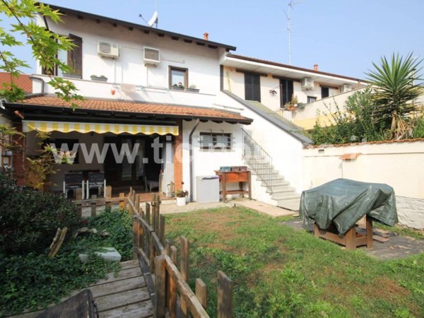 casa indipendente in vendita a Magenta