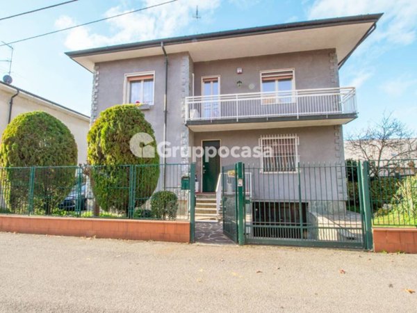 casa indipendente in vendita a Magenta