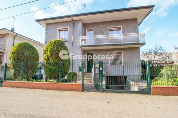 casa indipendente in vendita a Magenta