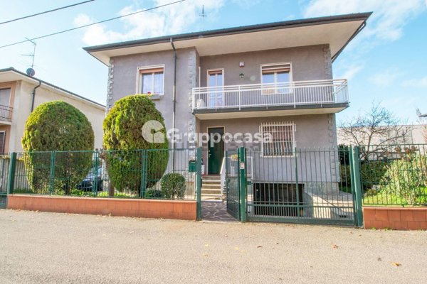 casa indipendente in vendita a Magenta