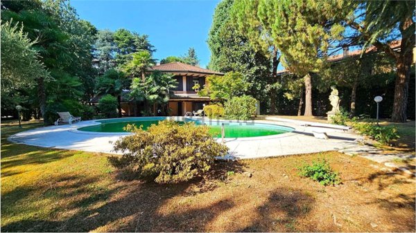 casa indipendente in vendita a Magenta