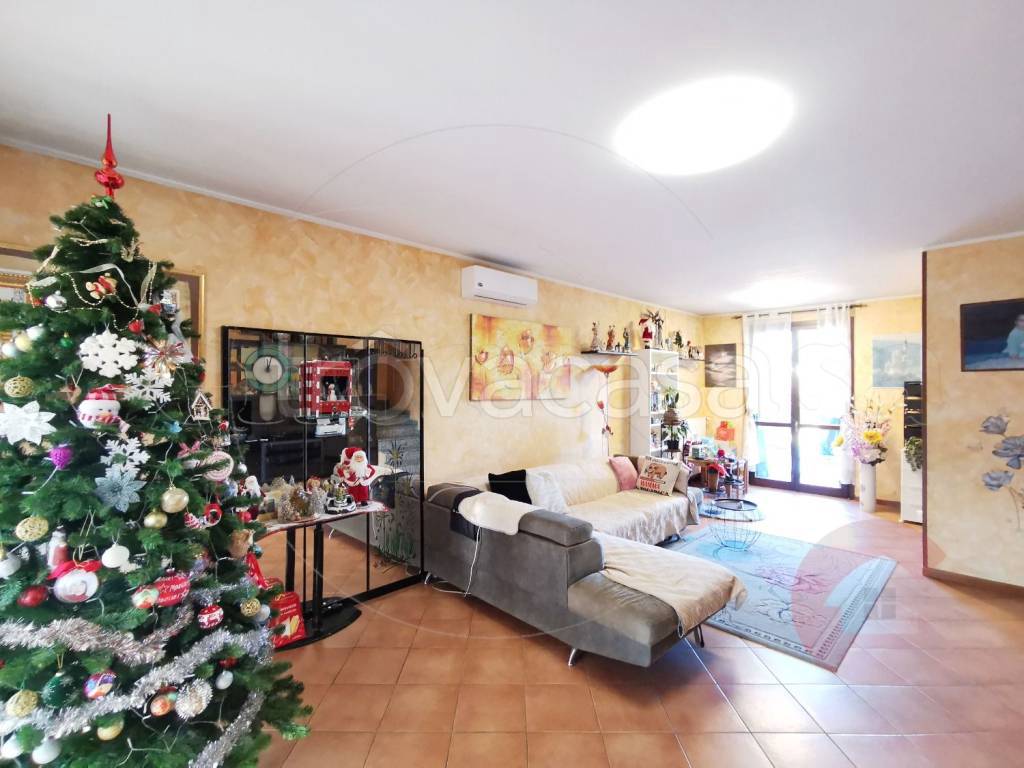 casa indipendente in vendita a Magenta