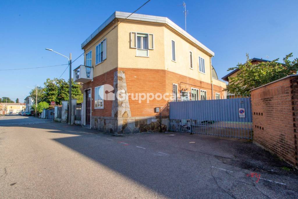 casa indipendente in vendita a Magenta