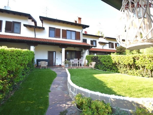 casa indipendente in vendita a Magenta