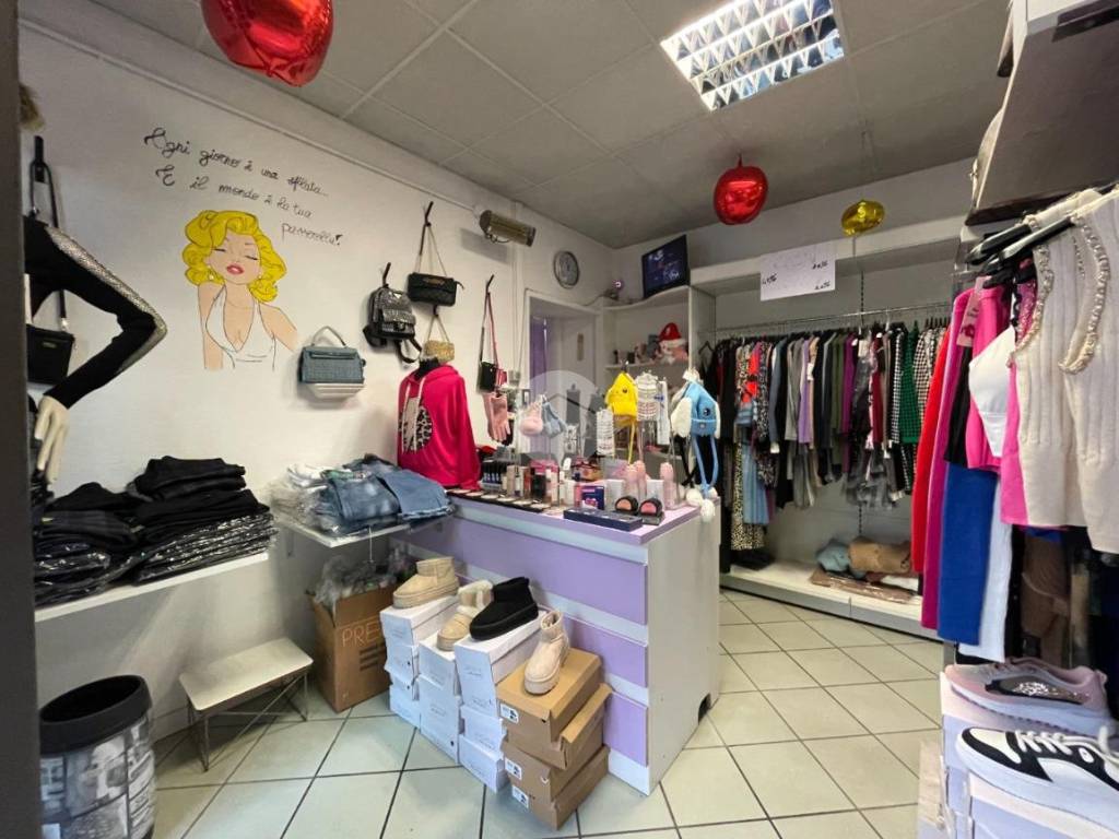 negozio in vendita a Magenta