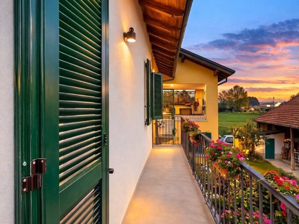 casa indipendente in vendita a Magenta