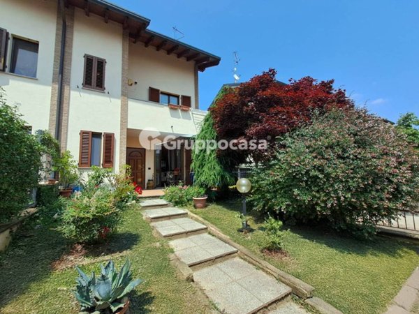 casa indipendente in vendita a Magenta