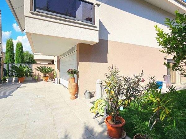 casa indipendente in vendita a Magenta