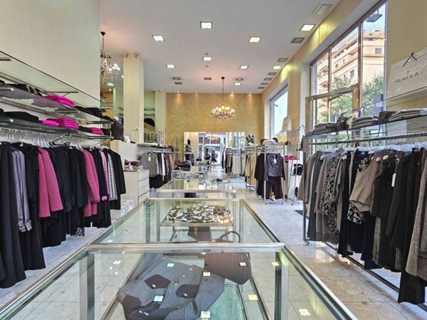 negozio in vendita a Magenta