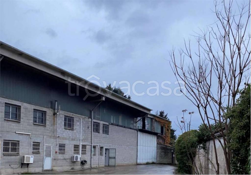 capannone in vendita a Magenta