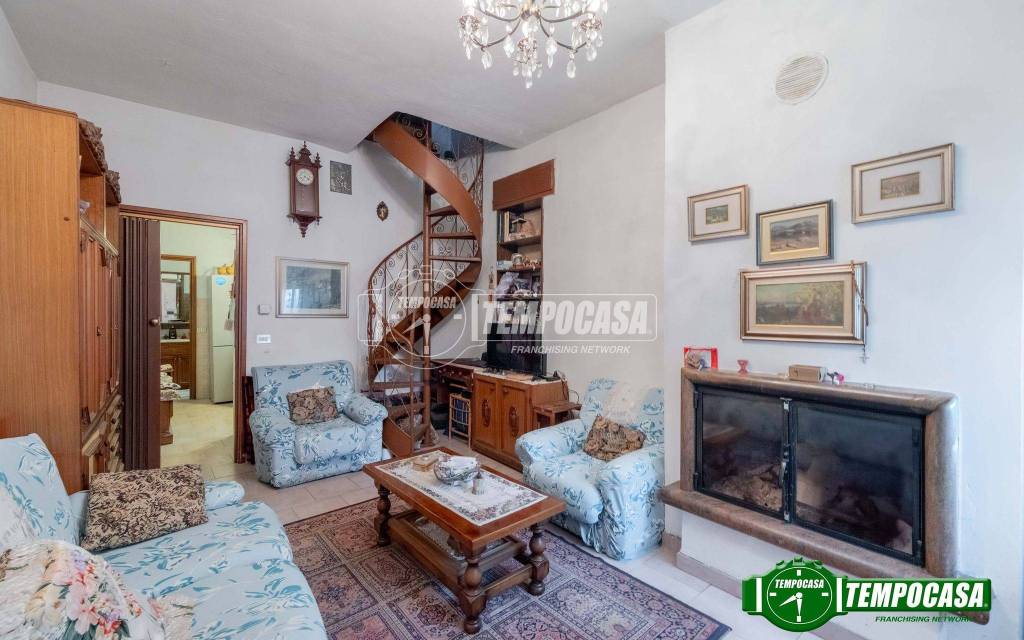 appartamento in vendita a Magenta in zona Ponte Vecchio