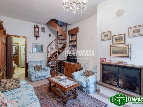 appartamento in vendita a Magenta in zona Ponte Vecchio