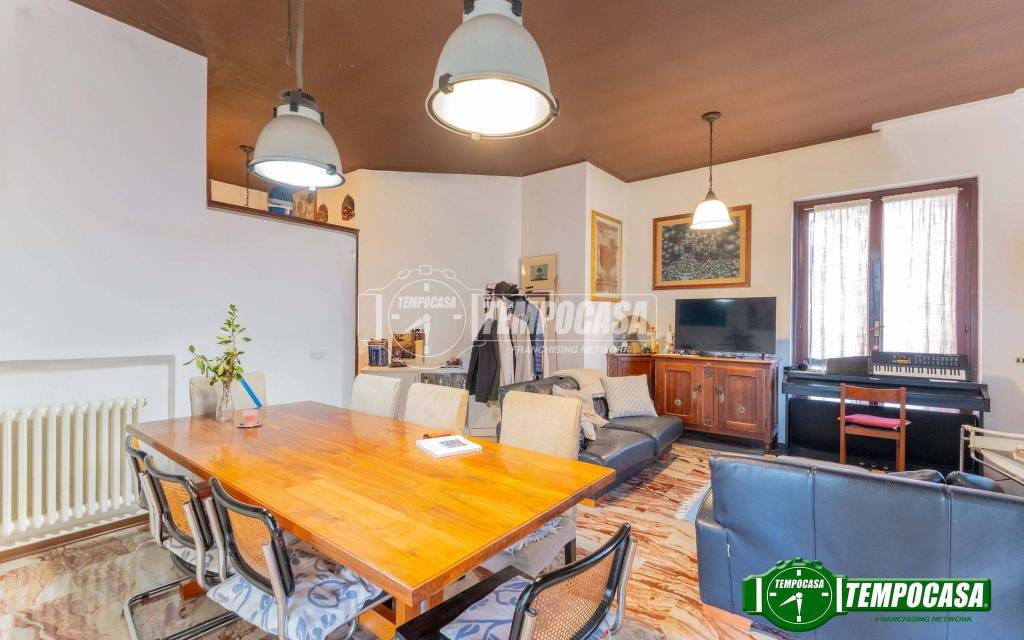 casa indipendente in vendita a Magenta