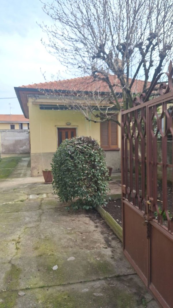 casa indipendente in vendita a Magenta