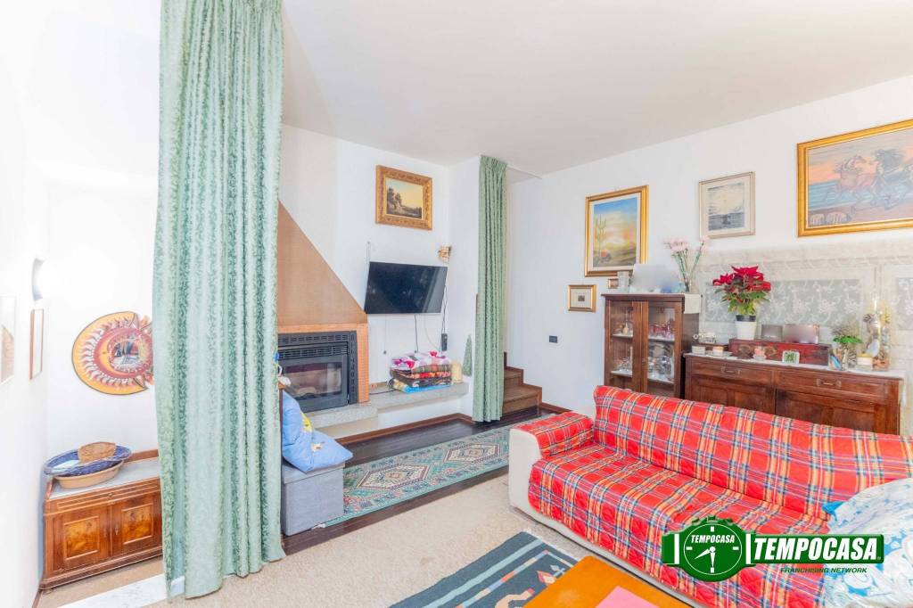 appartamento in vendita a Magenta in zona Ponte Vecchio