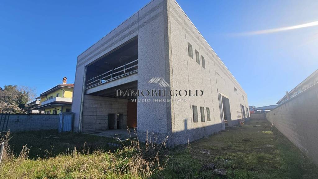 locale commerciale in vendita a Magenta